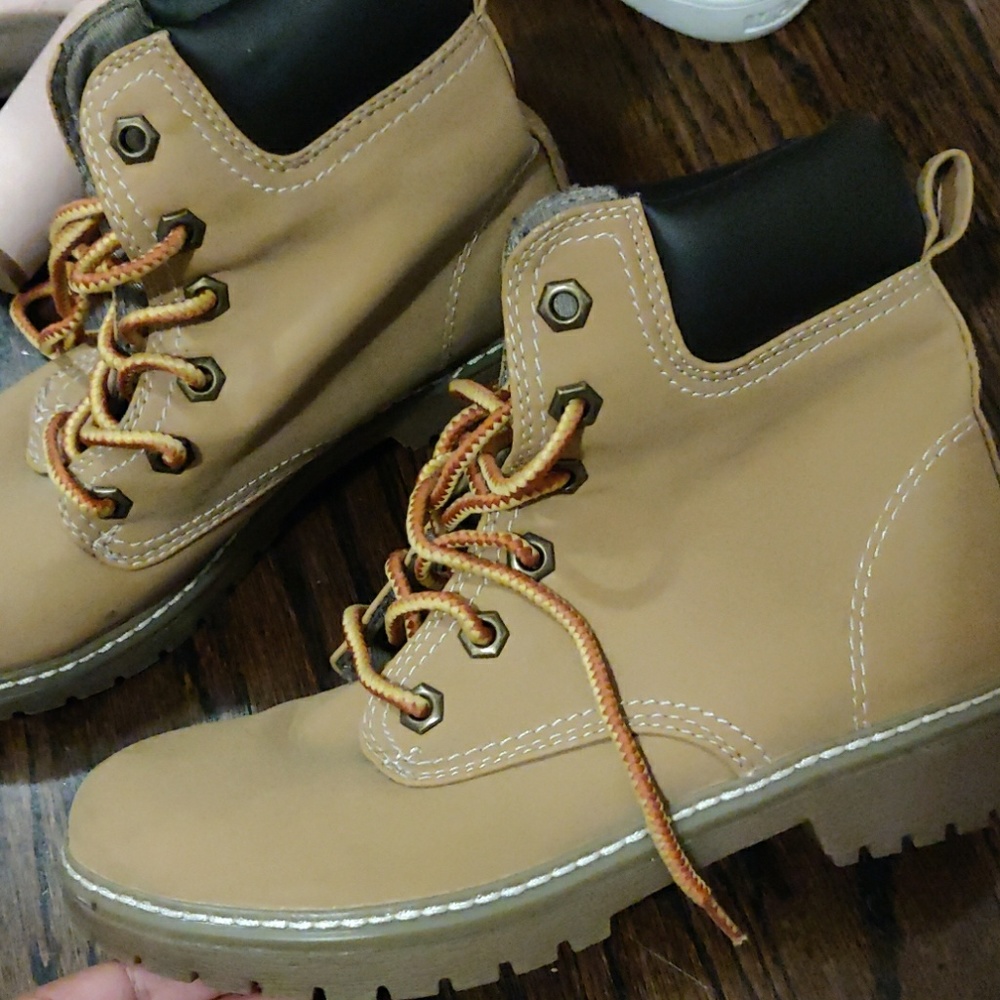 Cute Boots - Picture 3 of 3